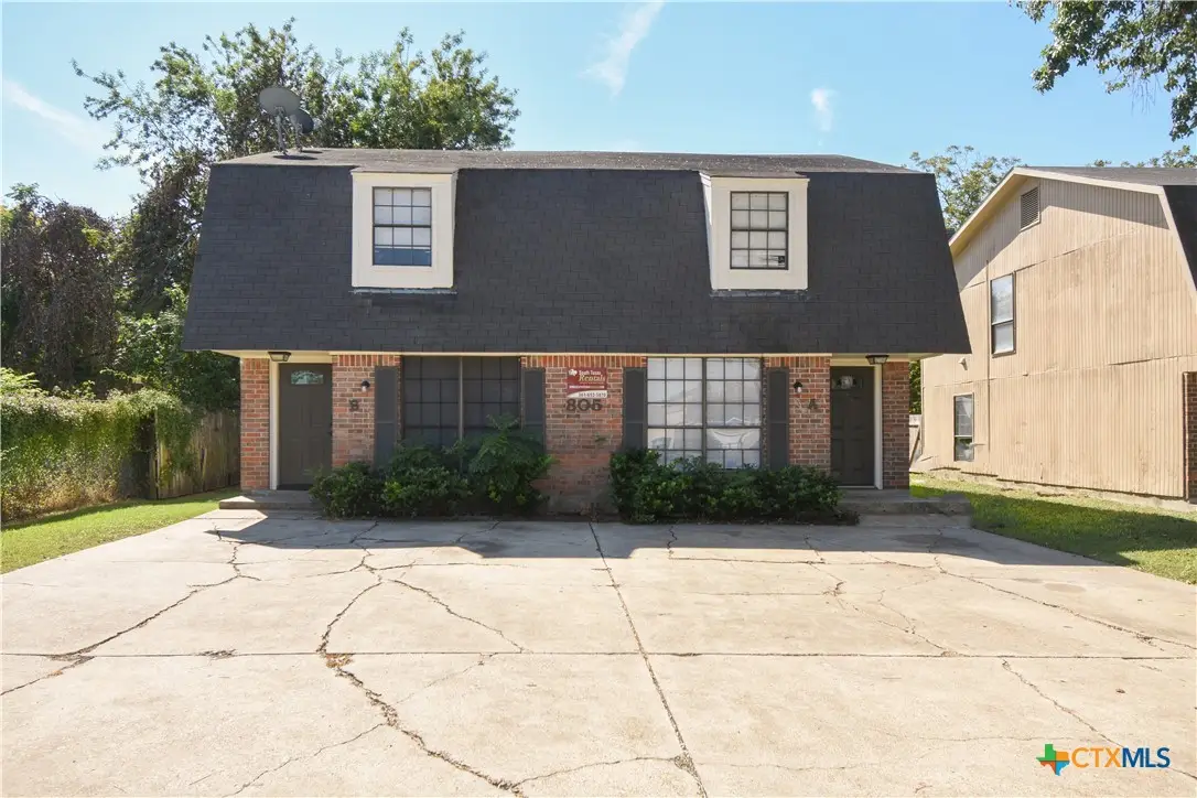 805 E Hiller Street, Victoria, TX 77901 - #1