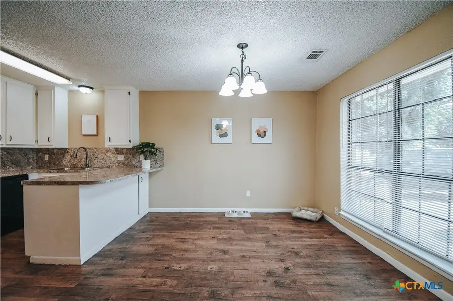 805 E Hiller Street, Victoria, TX 77901 - #2