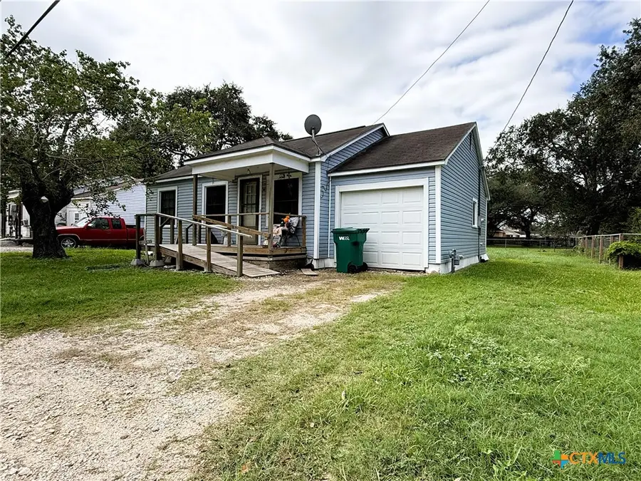 608 Hackberry, Ganado, TX 77967 - #2