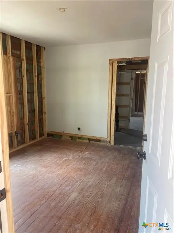 218 S Bright Street, Gonzales, TX 78629 - #2
