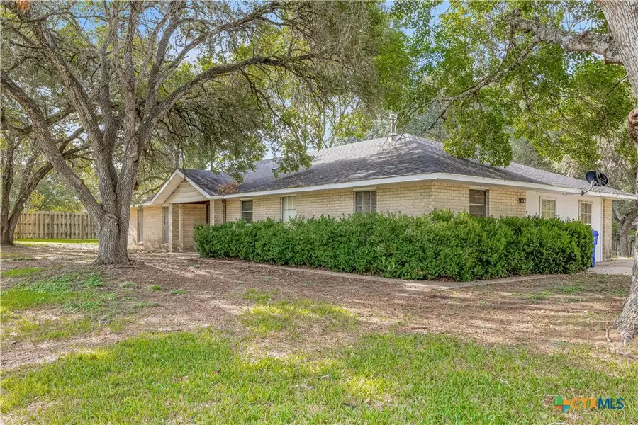 1210 E Gonzales Street, Yoakum, TX 77995 - #3