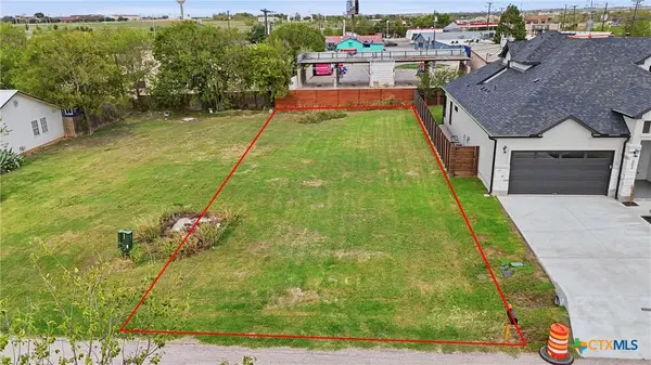 305 W Lane Avenue, Manor, TX 78653
