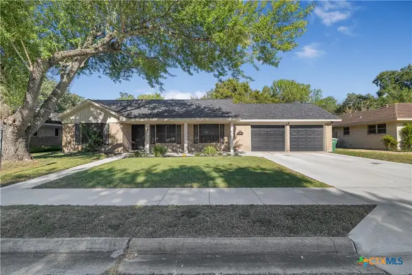 302 Yorkshire Lane, Victoria, TX 77904