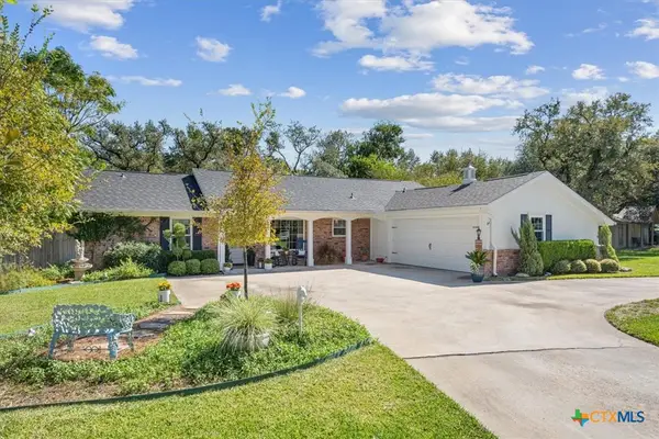 717 Whispering Oaks Drive, Salado, TX 76571