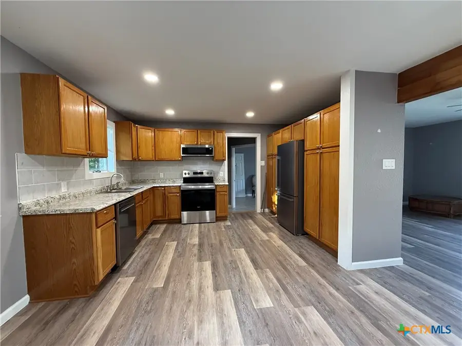 32 Hillcrest Drive, Lampasas, TX 76550 - #2