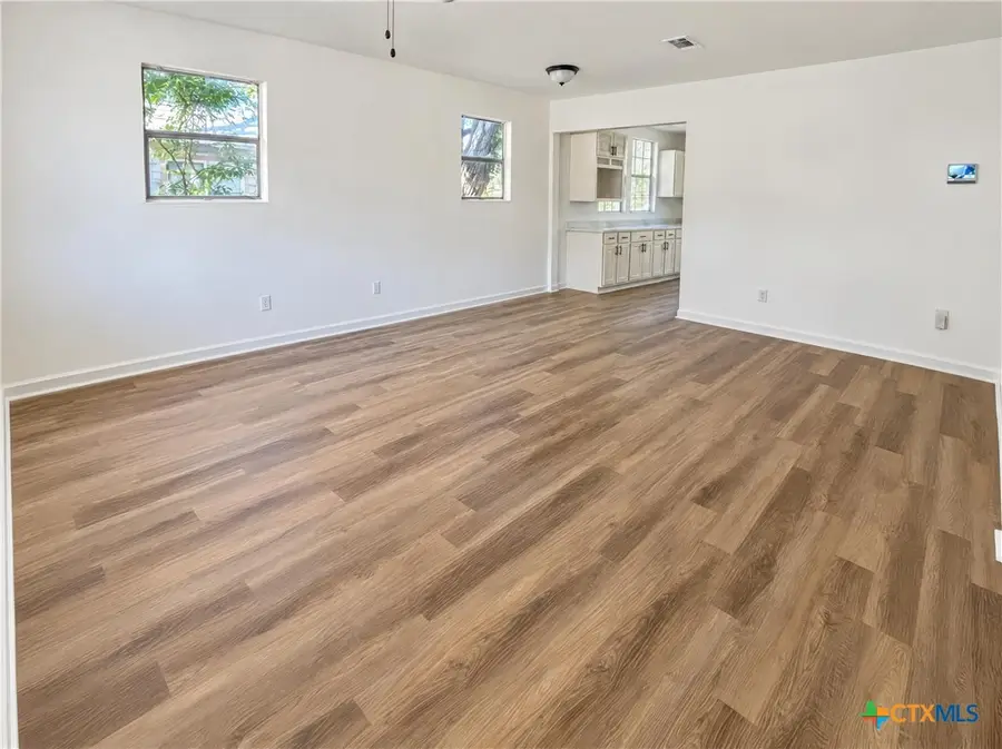 324 W Avenue C, Belton, TX 76513 - #3