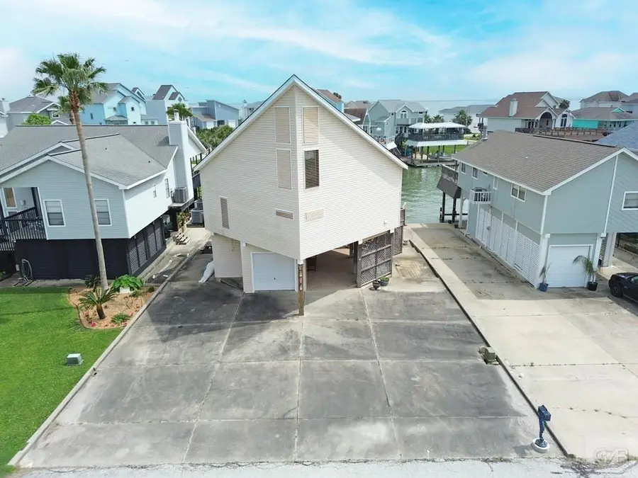 1005 Long Reach Drive, Tiki Island, TX 77554 - #2