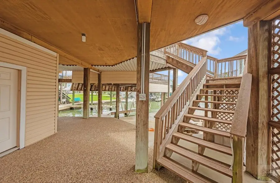 1005 Long Reach Drive, Tiki Island, TX 77554 - #3