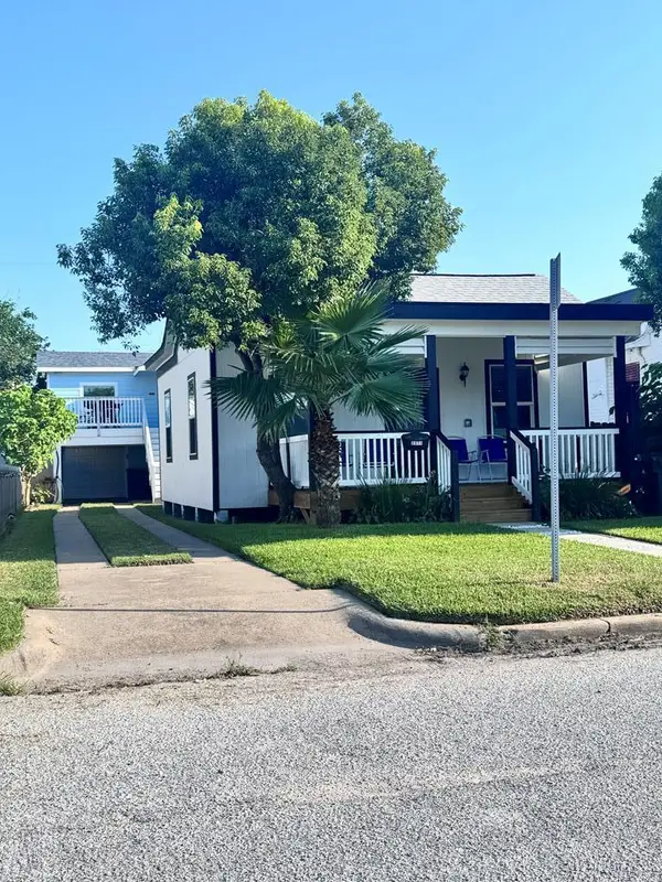 2811 Q 1/2, Galveston, TX 77550