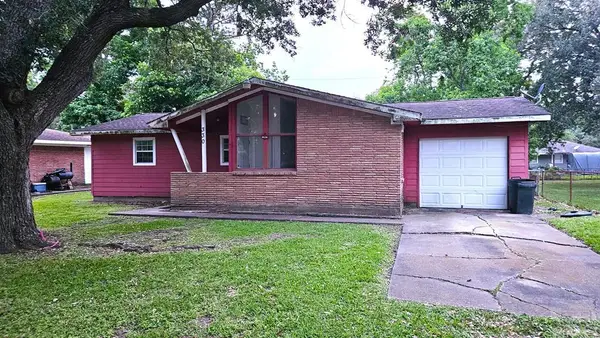 330 Cedar Drive, Hitchcock, TX 77563