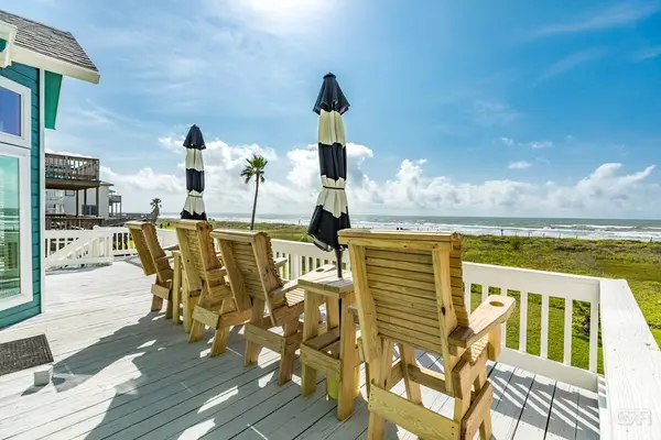 2418 Blue Water Hwy, SURFSIDE, TX 77541