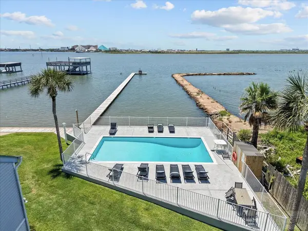 8111 Broadway Street #4, Galveston, TX 77554
