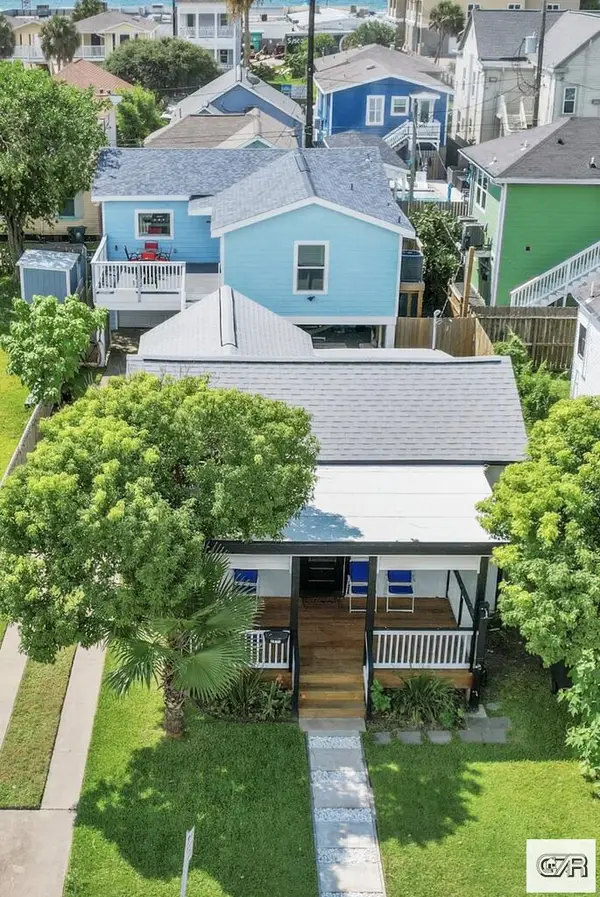 2811 Q 1/2, Galveston, TX 77550