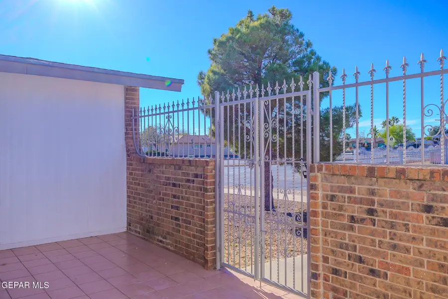 2000 Solano Drive, El Paso, TX 79935 - Image #3