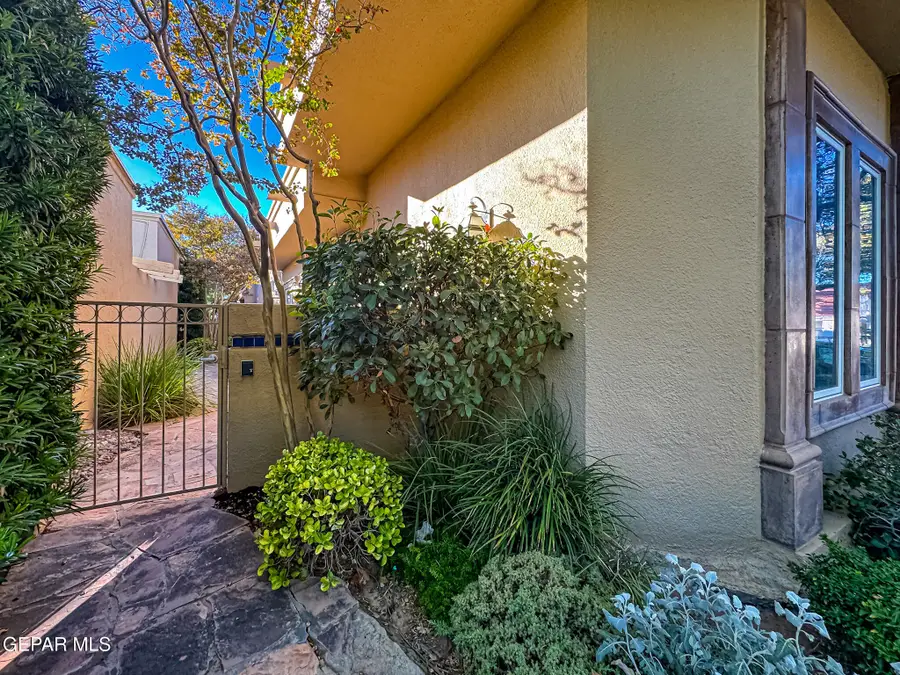 1039 Los Jardines Circle, El Paso, TX 79912 - Image #3