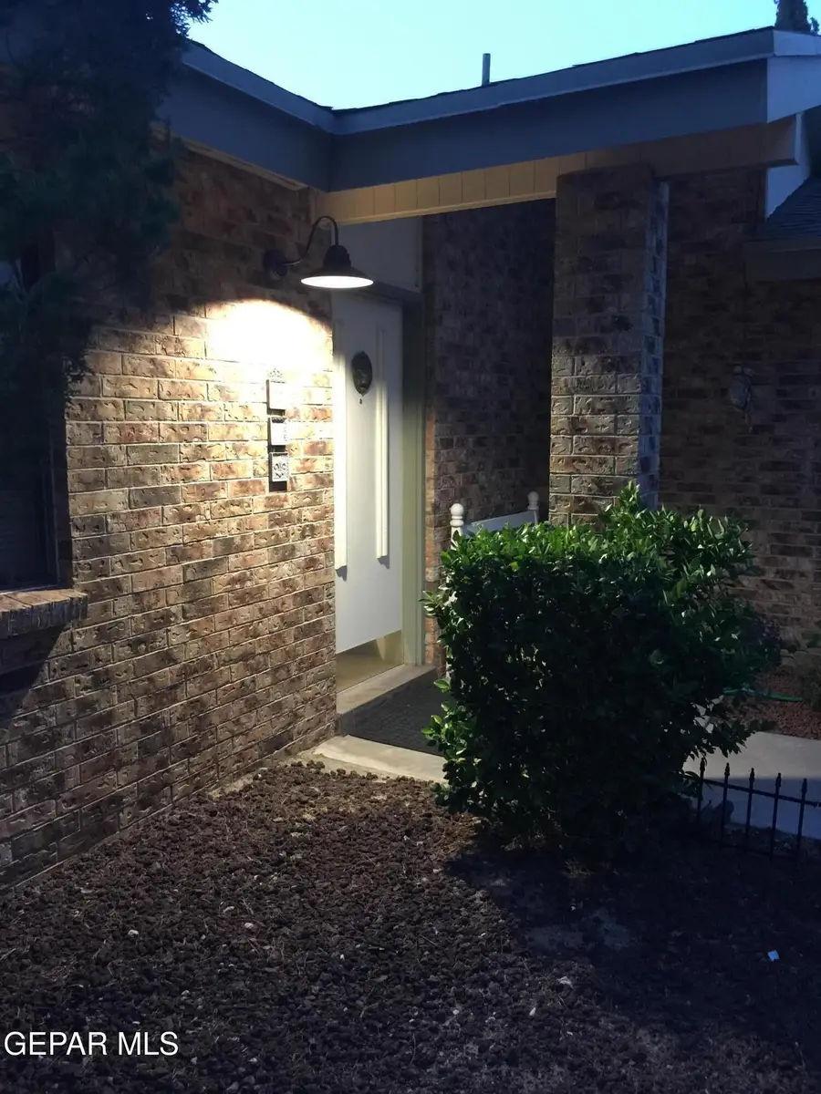 729 Martha Gale Drive, El Paso, TX 79912 - Image #2