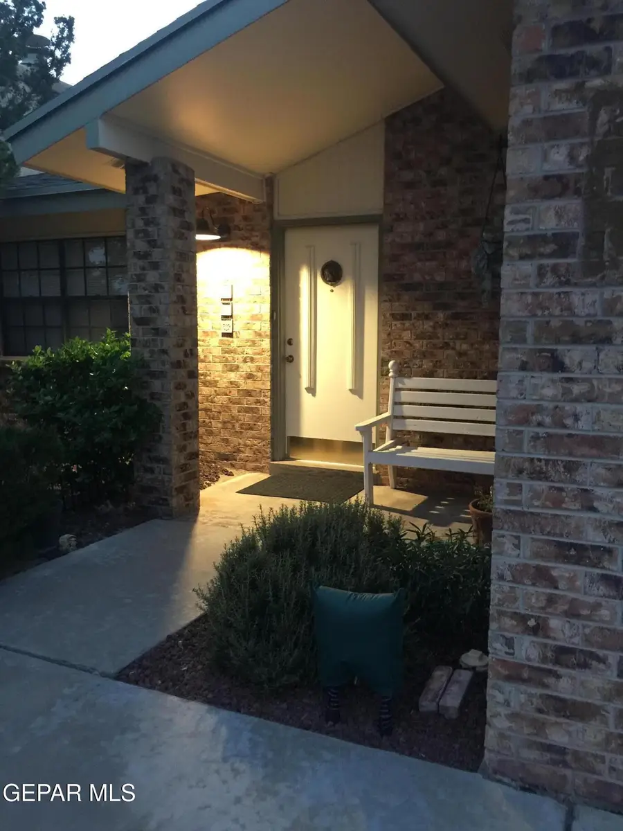 729 Martha Gale Drive, El Paso, TX 79912 - Image #3