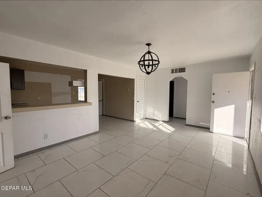 304 Ramona Avenue, El Paso, TX 79915 - #3