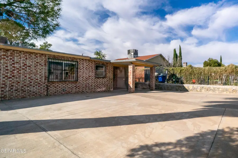 1051 Saint Johns Drive, El Paso, TX 79903 - Image #3