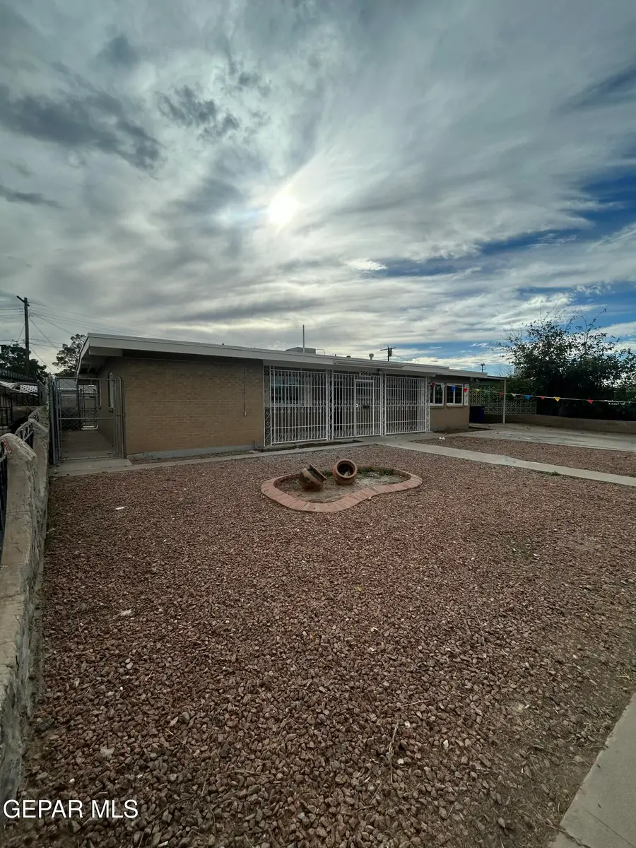 7666 Franklin Drive, El Paso, TX 79915 - Image #3