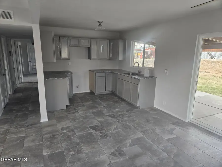 9013 Mount Rushmore Lane, El Paso, TX 79904 - Image #2