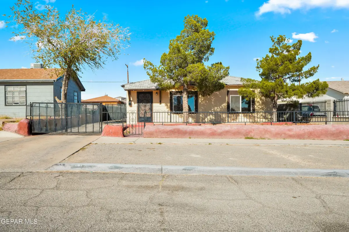 3709 Kemp Avenue, El Paso, TX 79904 - Image #1