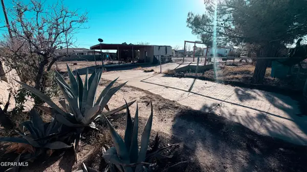 700 Rosa Blanca Drive, Socorro, TX 79927