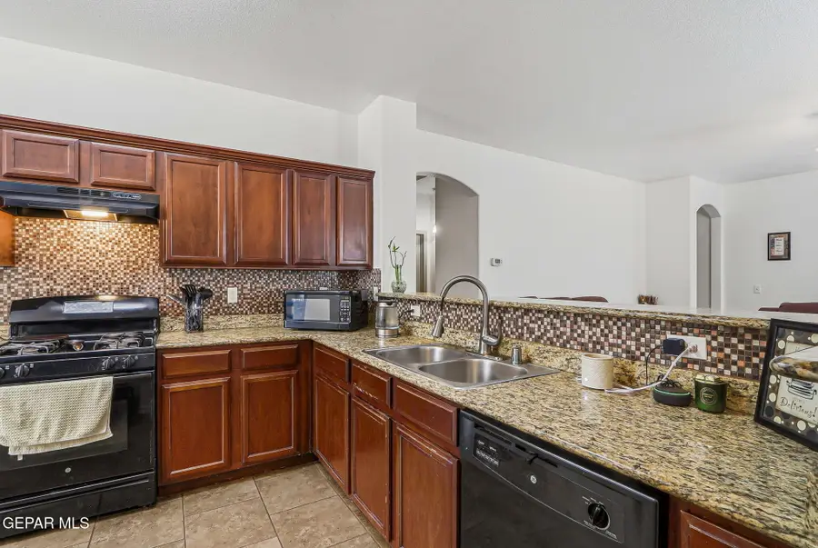13135 Kestrel Avenue, El Paso, TX 79928 - Image #3