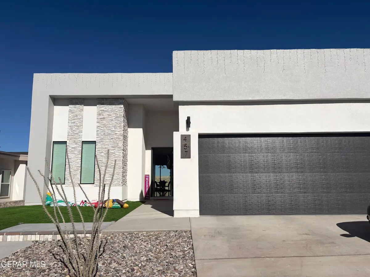 457 Santiago Munos Street, Vinton, TX 79821 - Image #1