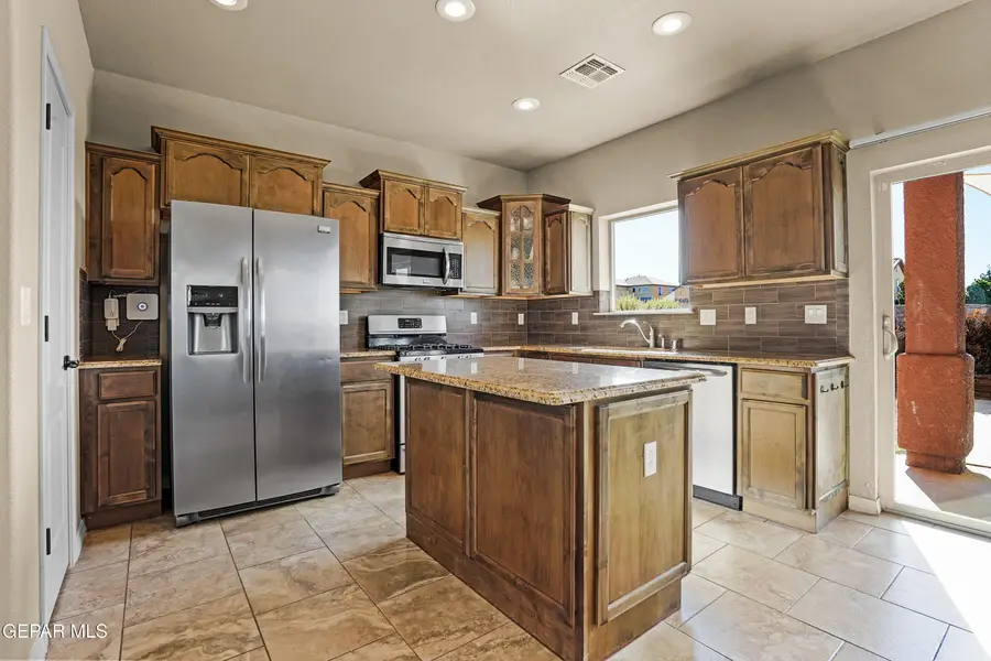 7540 Wolf Creek Drive, El Paso, TX 79911 - Image #3