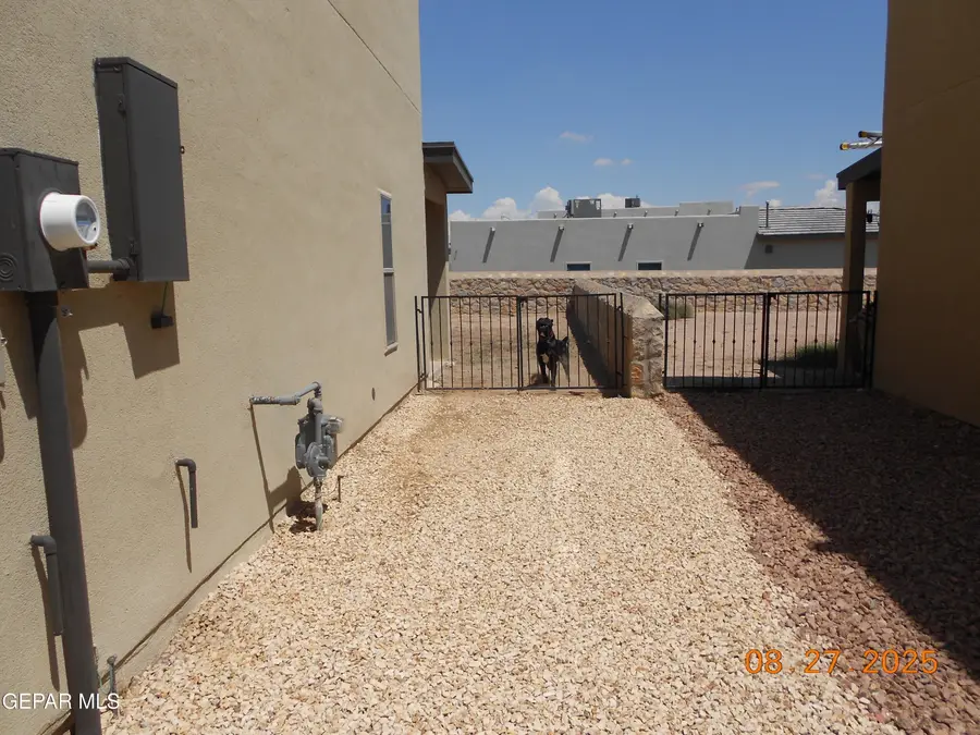 10013 Hueco Junction Road, Socorro, TX 79927 - Image #3