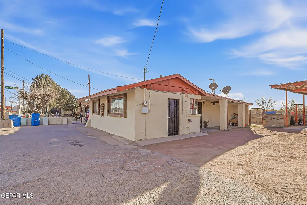 10540 Socorro Road, Socorro, TX 79927 - Image #1