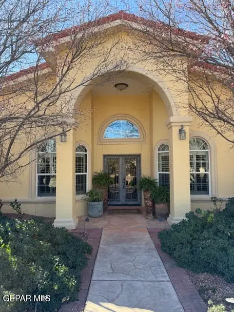 426 Country Oaks Drive, El Paso, TX 79932