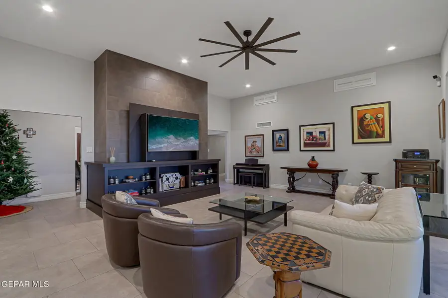 5839 Kingsfield Avenue, El Paso, TX 79912 - #3