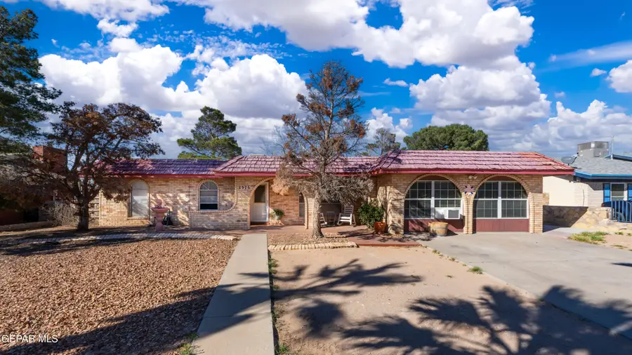 1576 Kenazo Avenue, Horizon City, TX 79928 - #2