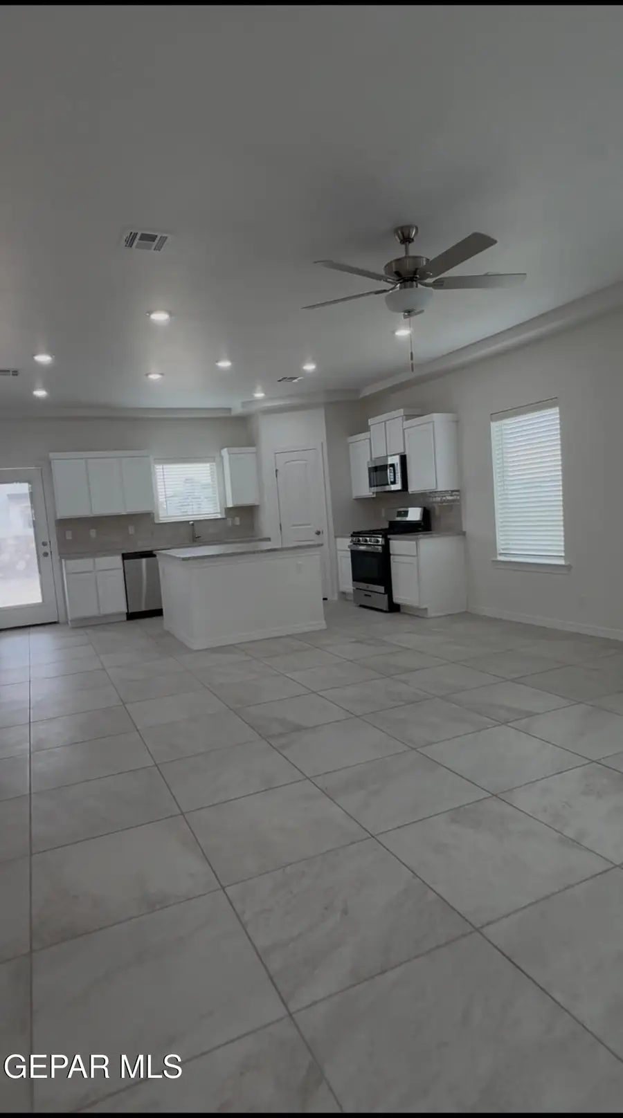 416 Josefa Cerezerez Street, Vinton, TX 79821 - #3