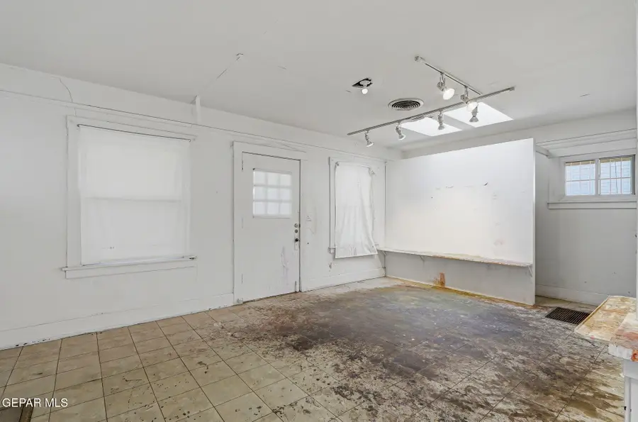 1008 E Rio Grande Avenue, El Paso, TX 79902 - #3