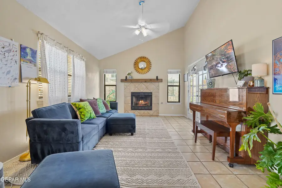 4405 Loma Hermosa Drive, El Paso, TX 79934 - #2