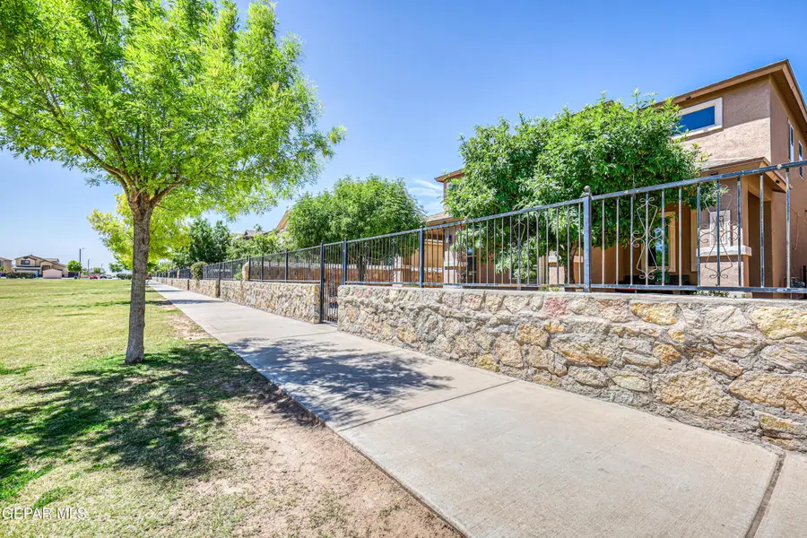 2072 Robert Minnie #A, El Paso, TX 79938 - #3