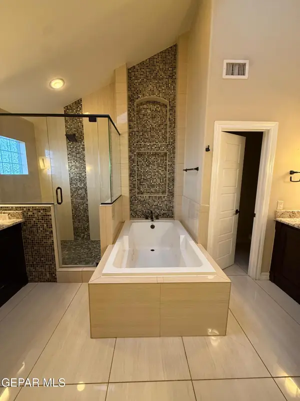 855 Round Oak, El Paso, TX 79928