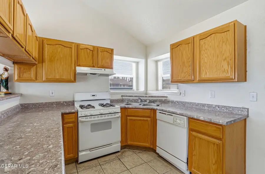 800 Nazareno Street, Horizon City, TX 79928 - #3