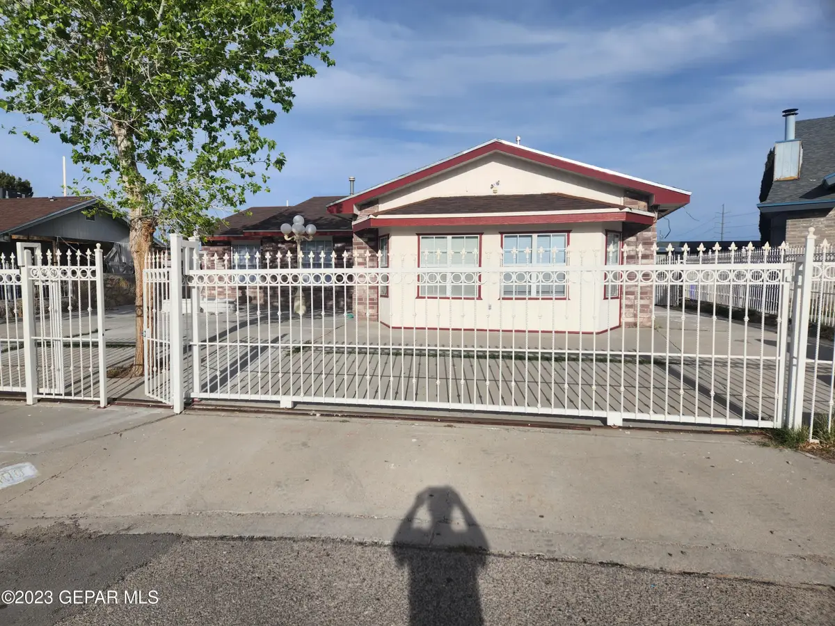 100 Lago Grande Drive, Horizon City, TX 79928 - #1