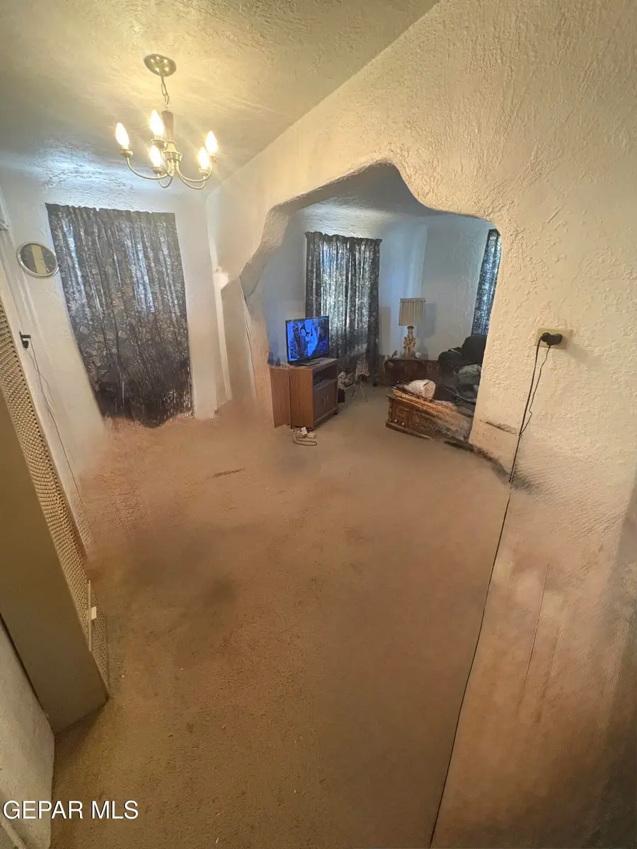 327 S Glenwood Street, El Paso, TX 79905 - #3