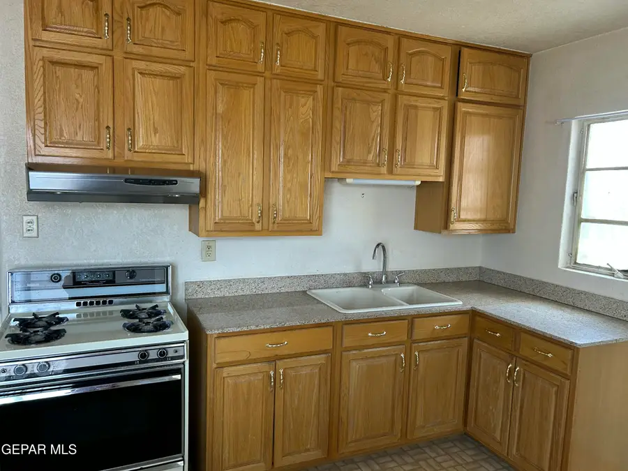 4633 La Luz Avenue, El Paso, TX 79903 - #3