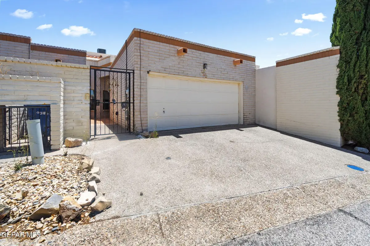 124 Casitas Del Este Lane, El Paso, TX 79935 - #1