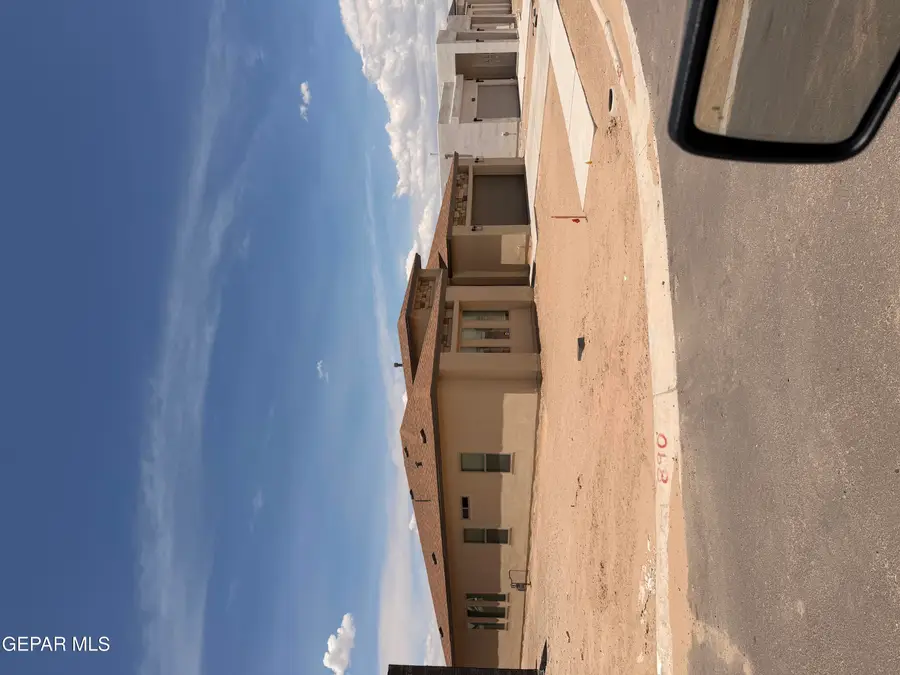 894 Andrew Arroyos, El Paso, TX 79927 - #3