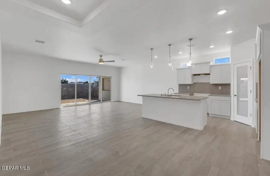 960 Aqueduct Avenue, El Paso, TX 79932 - #3