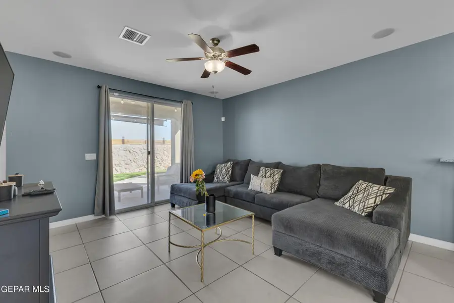 421 S Halstead Drive, Horizon City, TX 79928 - #2