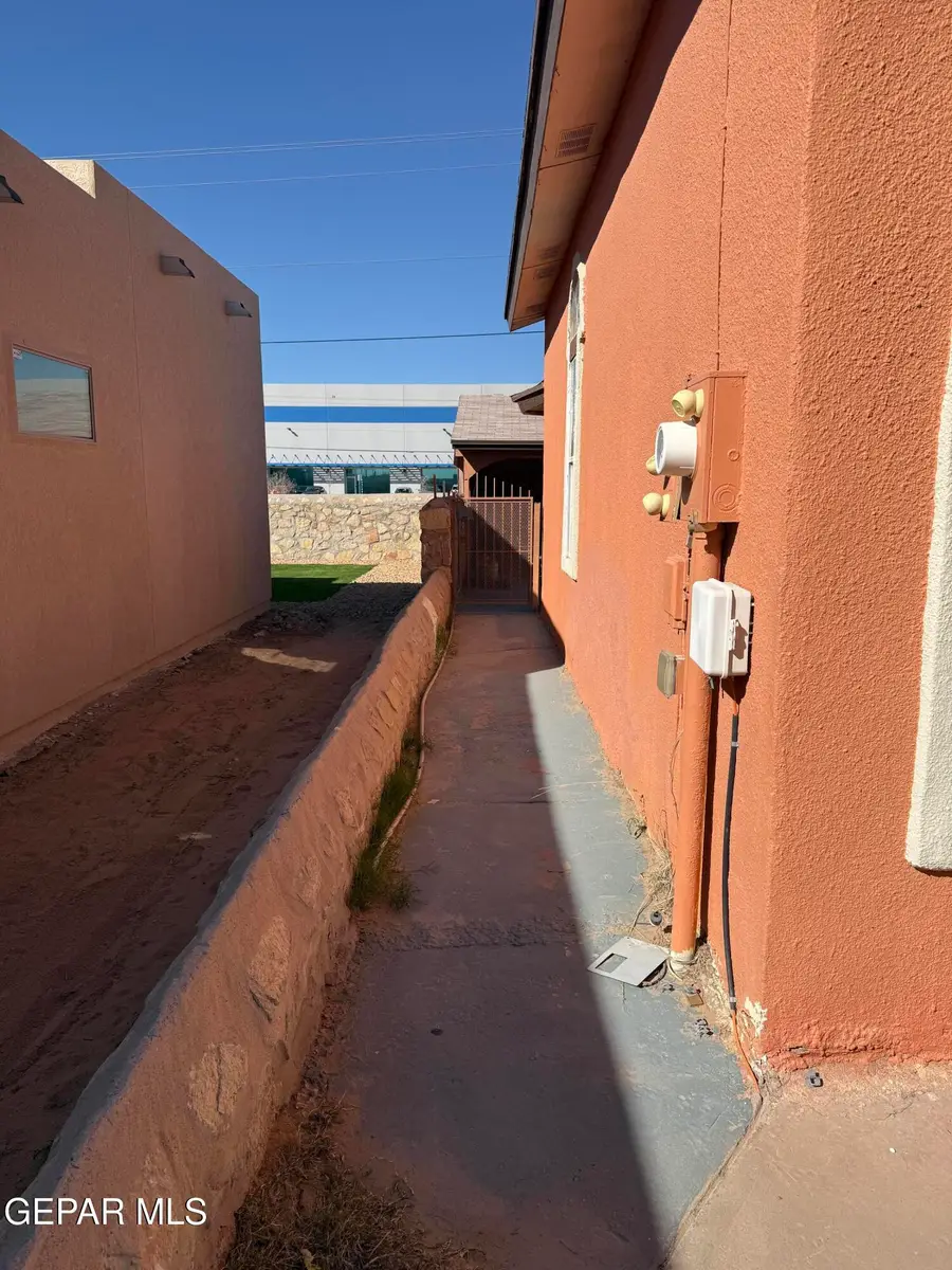 9813 La Morenita Circle, El Paso, TX 79927 - #3