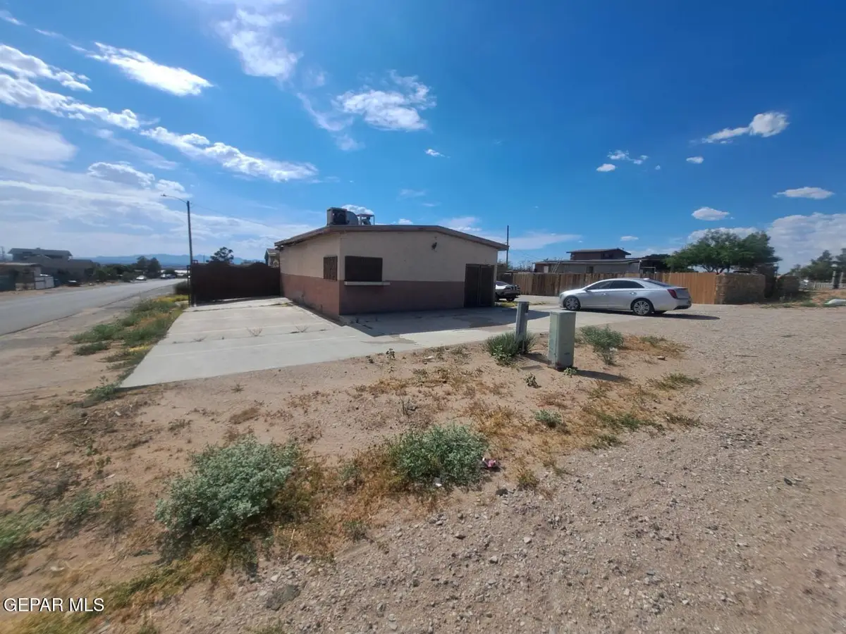 12899 Shakespeare, El Paso, TX 79928 - #1
